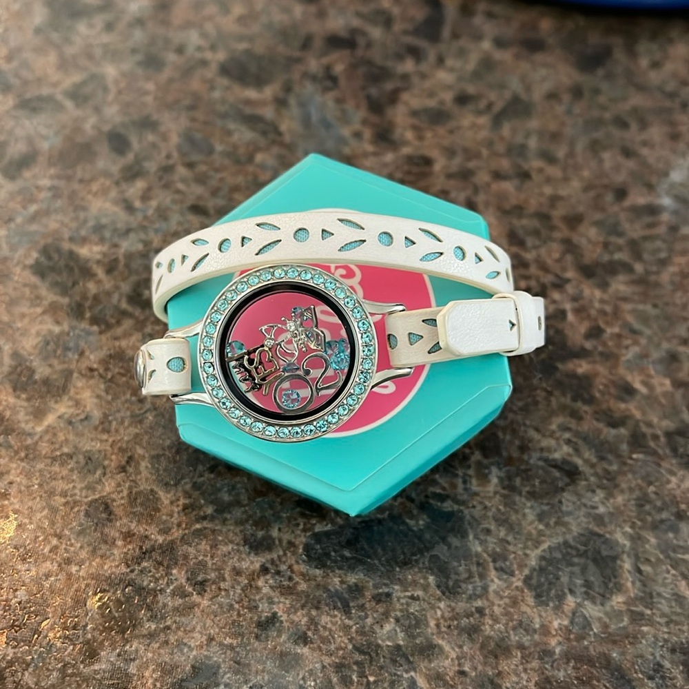 Origami Owl White Wrap Bracelet with Twist Locket and Teal Sparkle Face